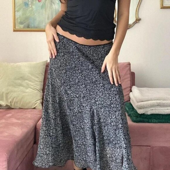 Black & White Flowy Midi Skirt - Picture 4 of 4